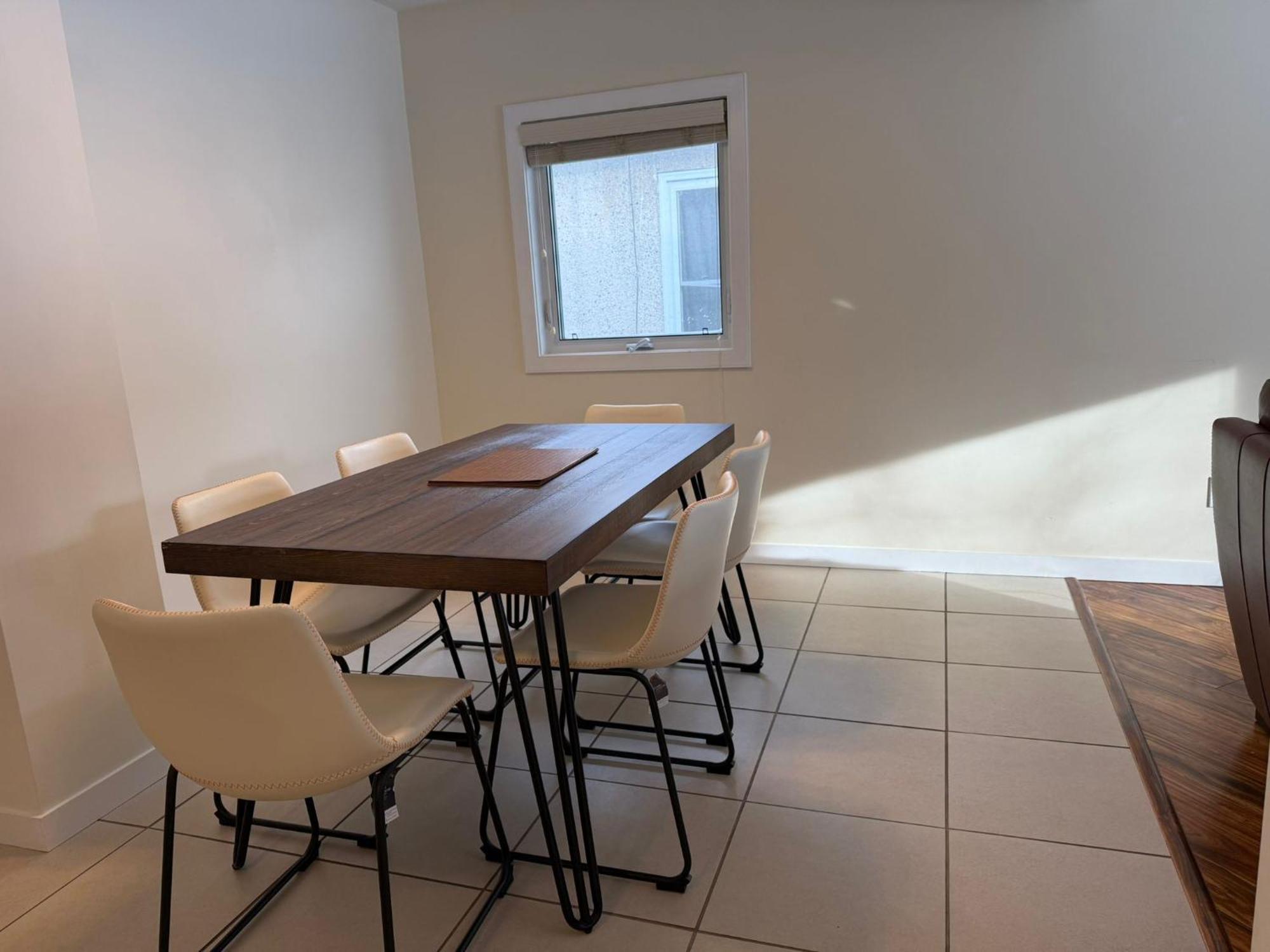 Holiday home 2bed Bright & Stylish Ritchie Urban Retreat Edmonton