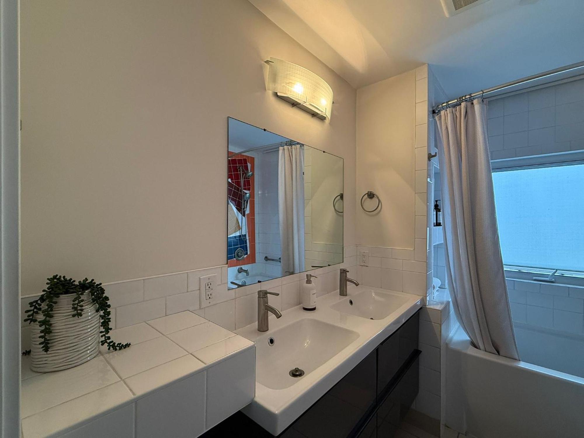 Holiday home 2bed Bright & Stylish Ritchie Urban Retreat Edmonton