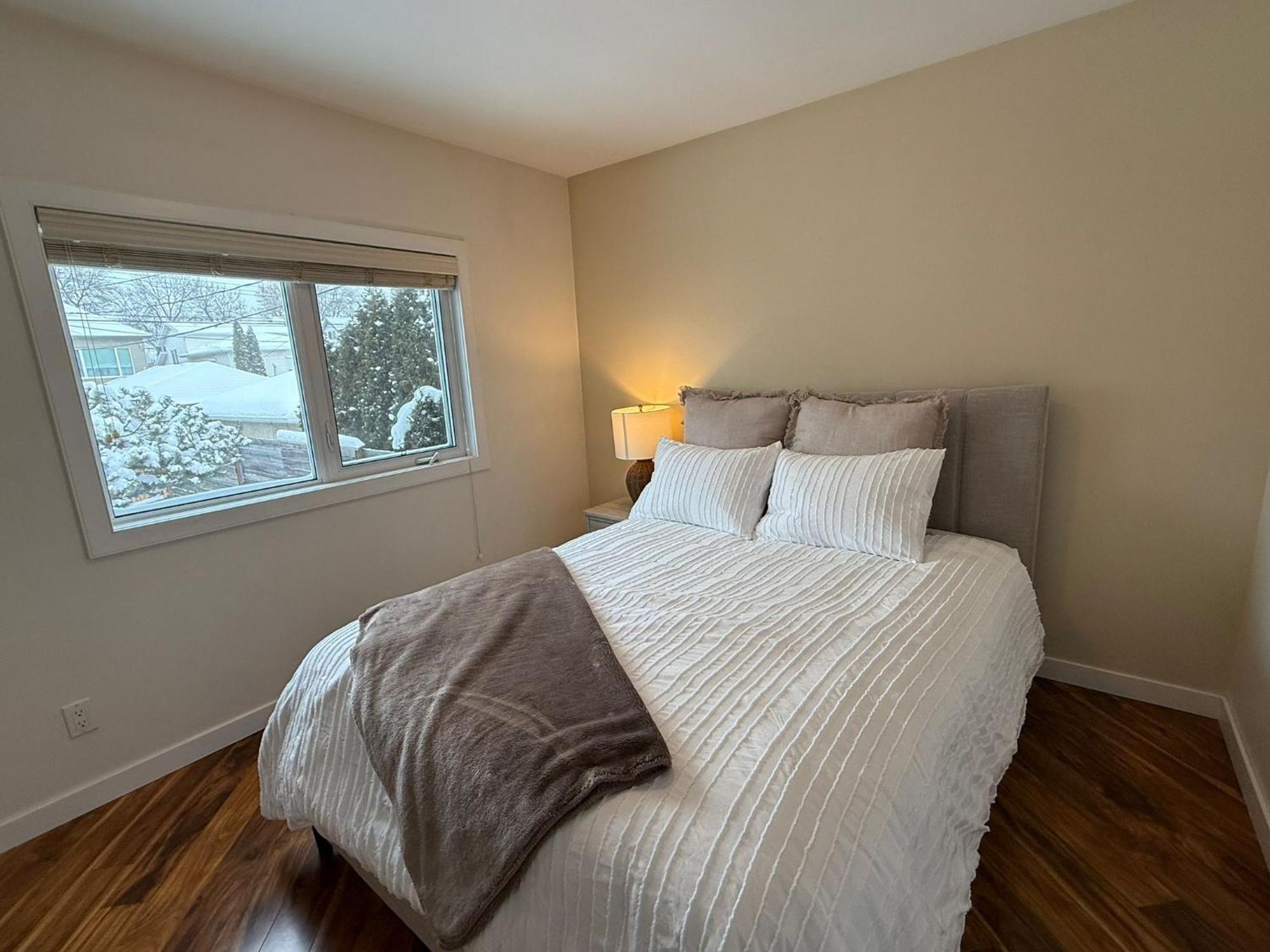 Holiday home 2bed Bright & Stylish Ritchie Urban Retreat Edmonton